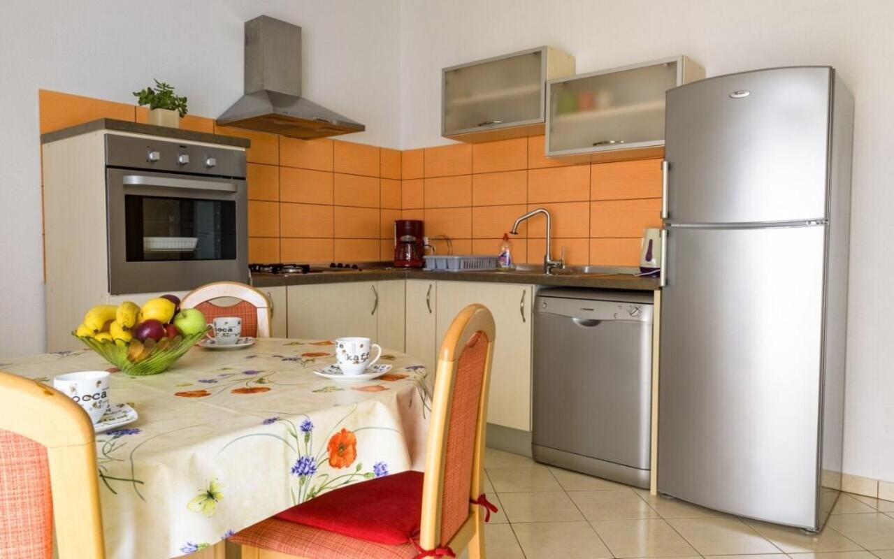 Apartments Domagoj - On The Beach Lukovo Šugarje Екстериор снимка